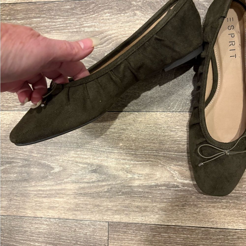 Esprit Narissa Faux Suede Olive Green Flats Size 8.5 - Picture 6 of 7